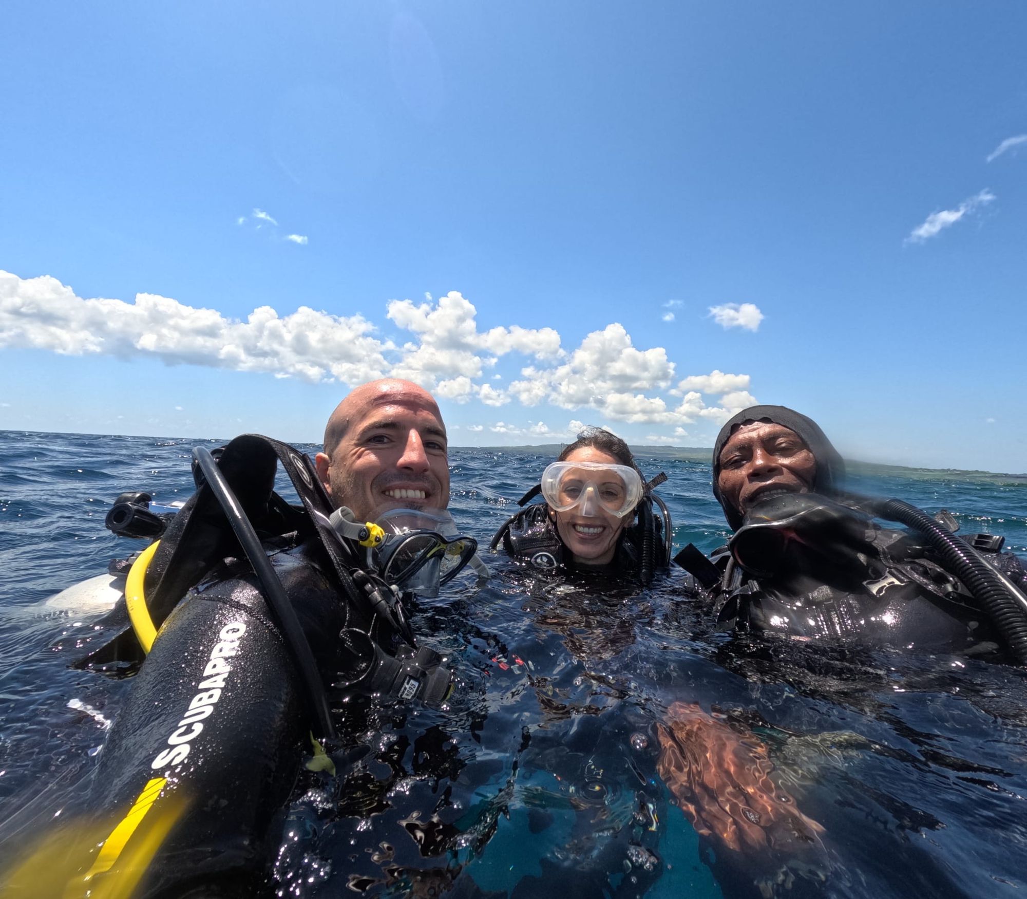 Smiling divers at the surface after a dive